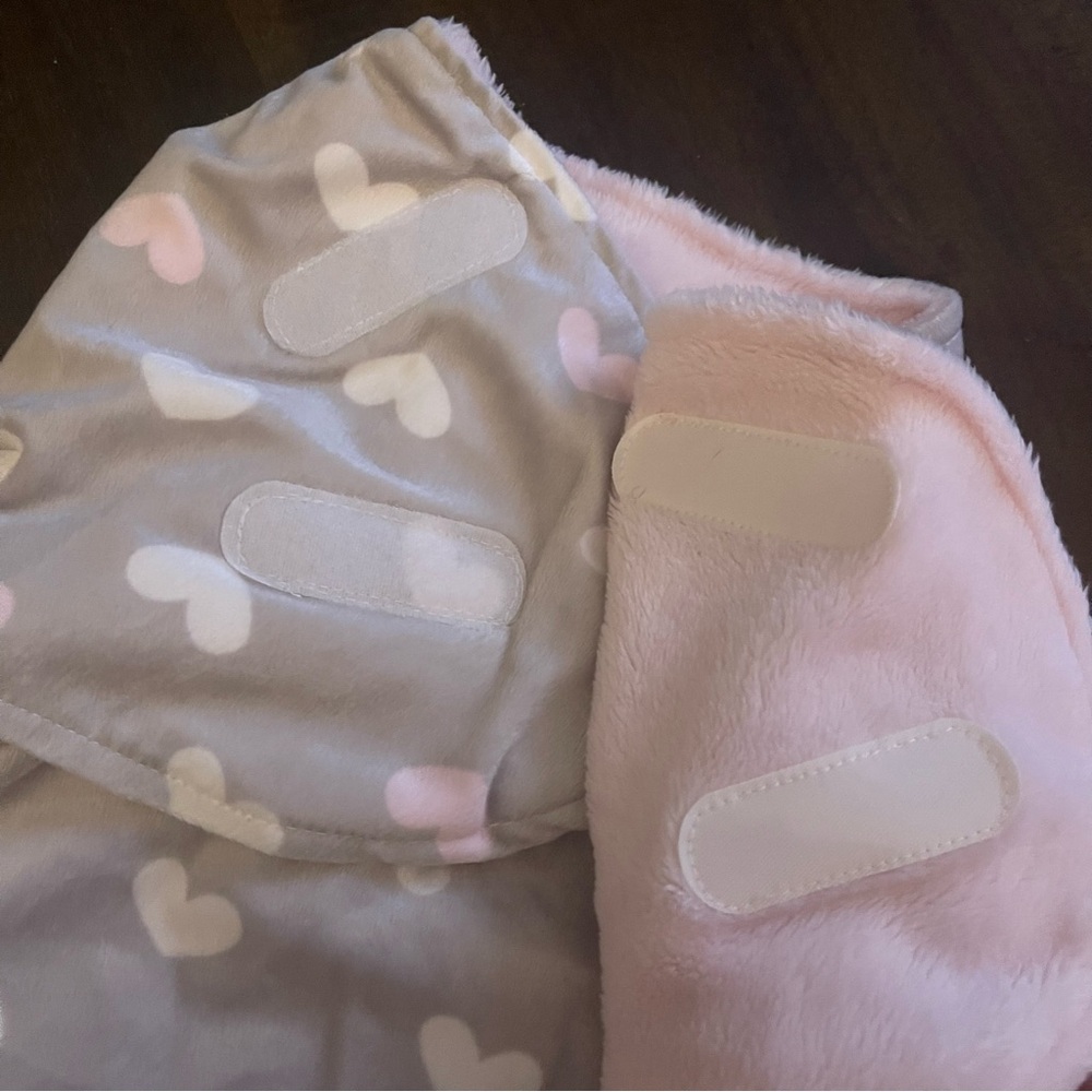 Blankets and beyond swaddle hearts pink gray white - Picture 2 of 4